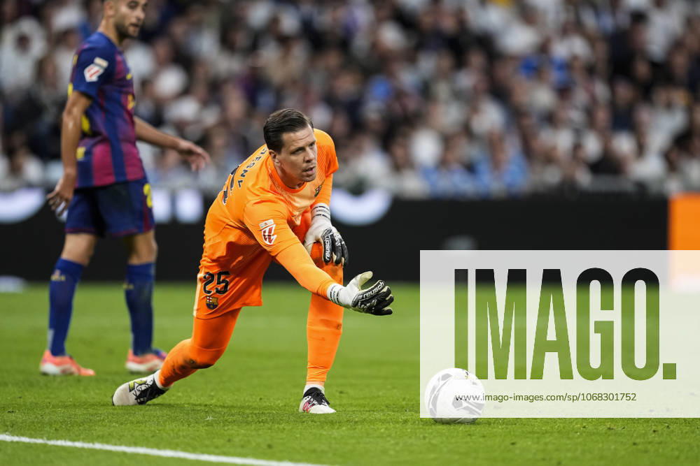 Wojciech Szczesny of FC Barcelona, Barca in action during the Spanish League, LaLiga EA Sports, football match played between Real Madrid C.F. and FC Barcelona at Santiago Bernabeu stadium on October 26, 2025, in Madrid, Spain. Madrid Spain - ZUMAa181 20251026_zaa_a181_140
