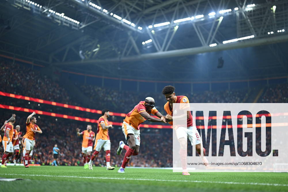 Galatasaray v Goztepe - Turkish Super Lig ISTANBUL, TURKIYE - OCTOBER 26: Gabriel Sara (8) of Galatasaray celebrates a score during the Turkish Super Lig week 10 football match between Galatasaray and Goztepe at RAMS Park Stadium in Istanbul, Turkiye on October 26, 2025. Abdulhamid Hosbas Anadolu Istanbul Turkey. Editorial use only. Please get in touch for any other usage.