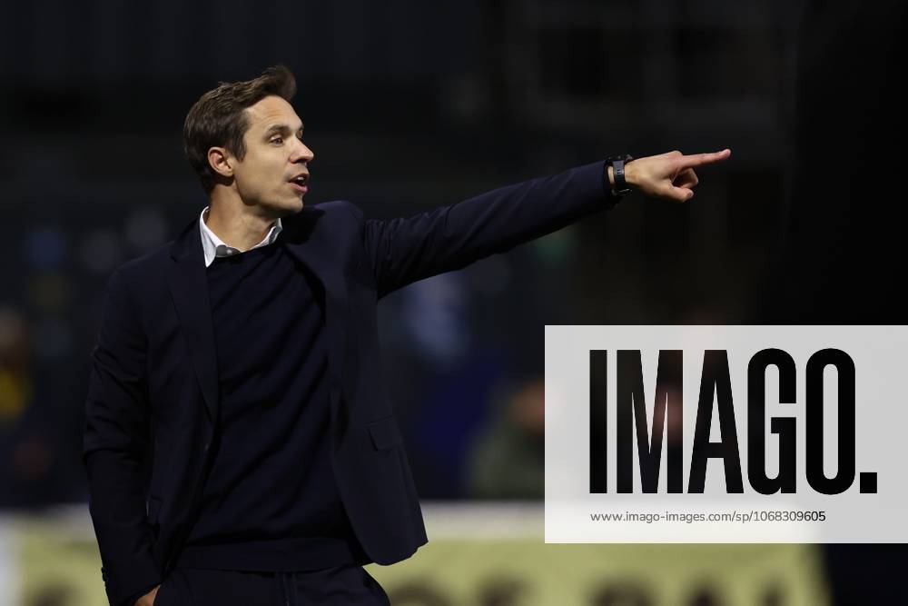 Union s head coach David Hubert pictured during a soccer match between Royale Union Saint-Gilloise and Sint-Truidense VV, Sunday 26 October 2025 in Brussels, on day 12 of the 2025-2026 Jupiler Pro League first division of the Belgian championship. BRUNOxFAHY x138036587x