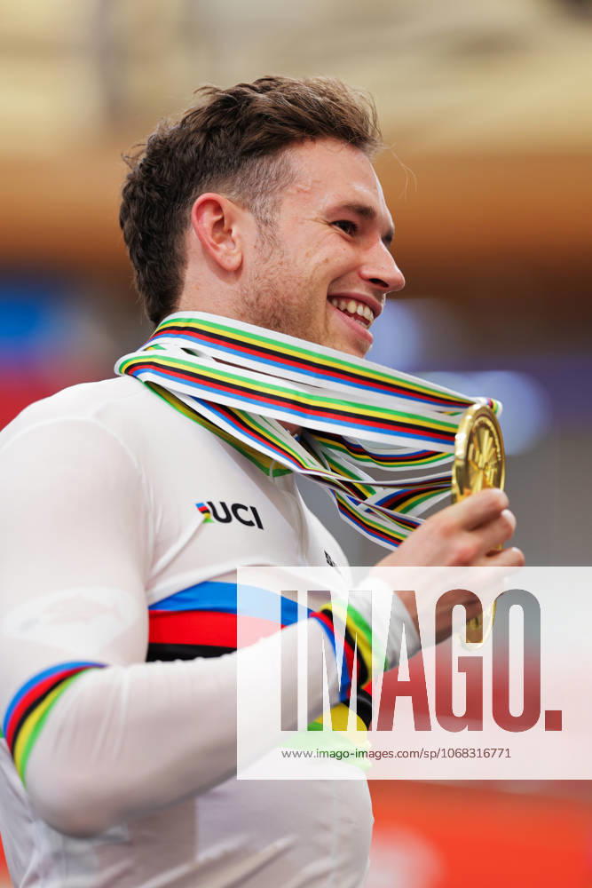 2025 Tissot UCI Track World Championships Picture by Alex Whitehead SWpix.com - 26 10 2025 - Cycling - 2025 Tissot UCI Track World Championships - Velodromo Penalolén, Santiago, Chile - Men s Sprint Podium - Harrie Lavreysen (Netherlands) with the 4 Gold Medals he has won at the 2025 Tissot UCI Track World Championships