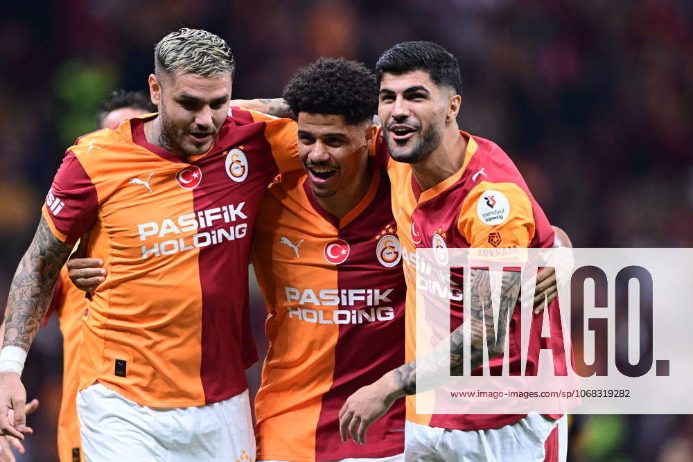 Galatasaray v Goztepe - Turkish Super Lig ISTANBUL, TURKIYE - OCTOBER 26: Gabriel Sara of Galatasaray celebrates with his team-mates after scoring a goal during the Turkish Super Lig week 10 football match between Galatasaray and Goztepe at RAMS Park Stadium in Istanbul, Turkiye on October 26, 2025. Abdulhamid Hosbas Anadolu Istanbul Turkey. Editorial use only. Please get in touch for any other usage.