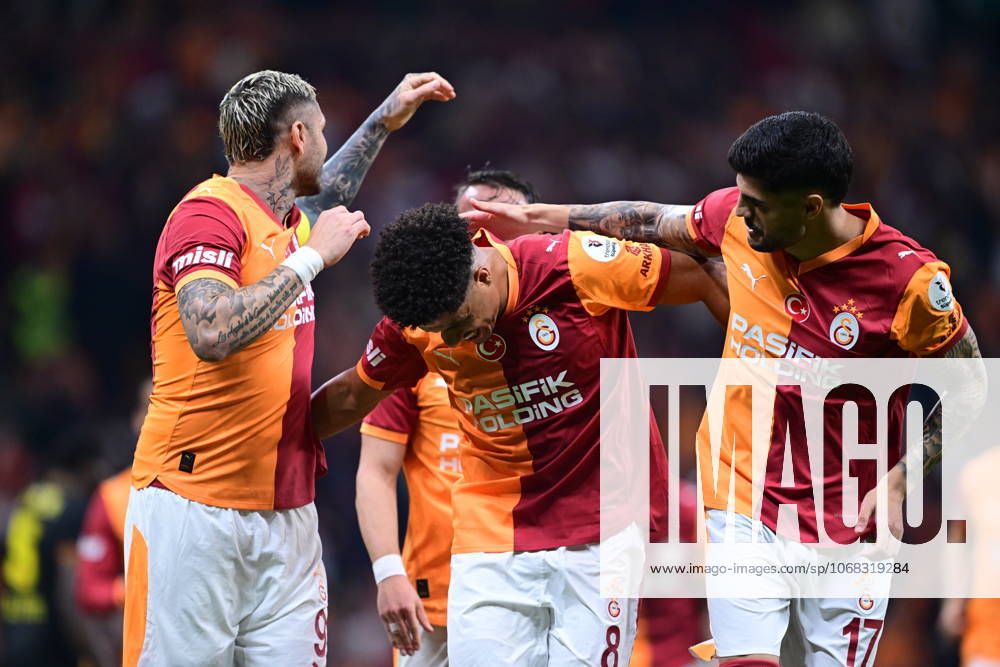 Galatasaray v Goztepe - Turkish Super Lig ISTANBUL, TURKIYE - OCTOBER 26: Gabriel Sara of Galatasaray celebrates with his team-mates after scoring a goal during the Turkish Super Lig week 10 football match between Galatasaray and Goztepe at RAMS Park Stadium in Istanbul, Turkiye on October 26, 2025. Abdulhamid Hosbas Anadolu Istanbul Turkey. Editorial use only. Please get in touch for any other usage.