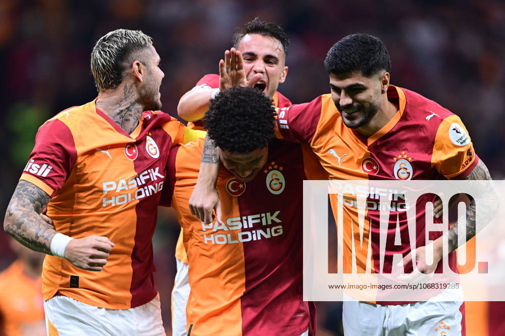 Galatasaray v Goztepe - Turkish Super Lig ISTANBUL, TURKIYE - OCTOBER 26: Gabriel Sara of Galatasaray celebrates with his team-mates after scoring a goal during the Turkish Super Lig week 10 football match between Galatasaray and Goztepe at RAMS Park Stadium in Istanbul, Turkiye on October 26, 2025. Abdulhamid Hosbas Anadolu Istanbul Turkey. Editorial use only. Please get in touch for any other usage.