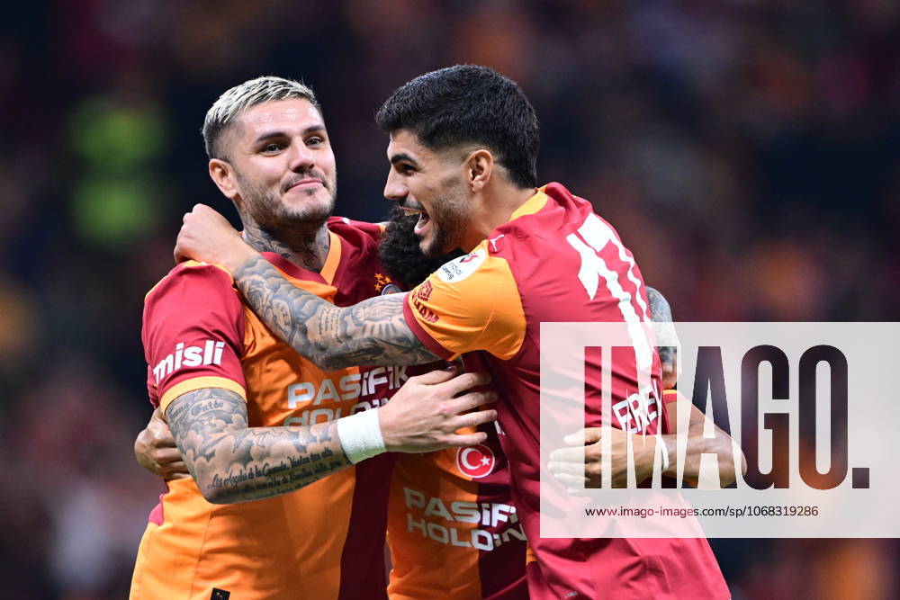 Galatasaray v Goztepe - Turkish Super Lig ISTANBUL, TURKIYE - OCTOBER 26: Gabriel Sara of Galatasaray celebrates with his team-mates after scoring a goal during the Turkish Super Lig week 10 football match between Galatasaray and Goztepe at RAMS Park Stadium in Istanbul, Turkiye on October 26, 2025. Abdulhamid Hosbas Anadolu Istanbul Turkey. Editorial use only. Please get in touch for any other usage.