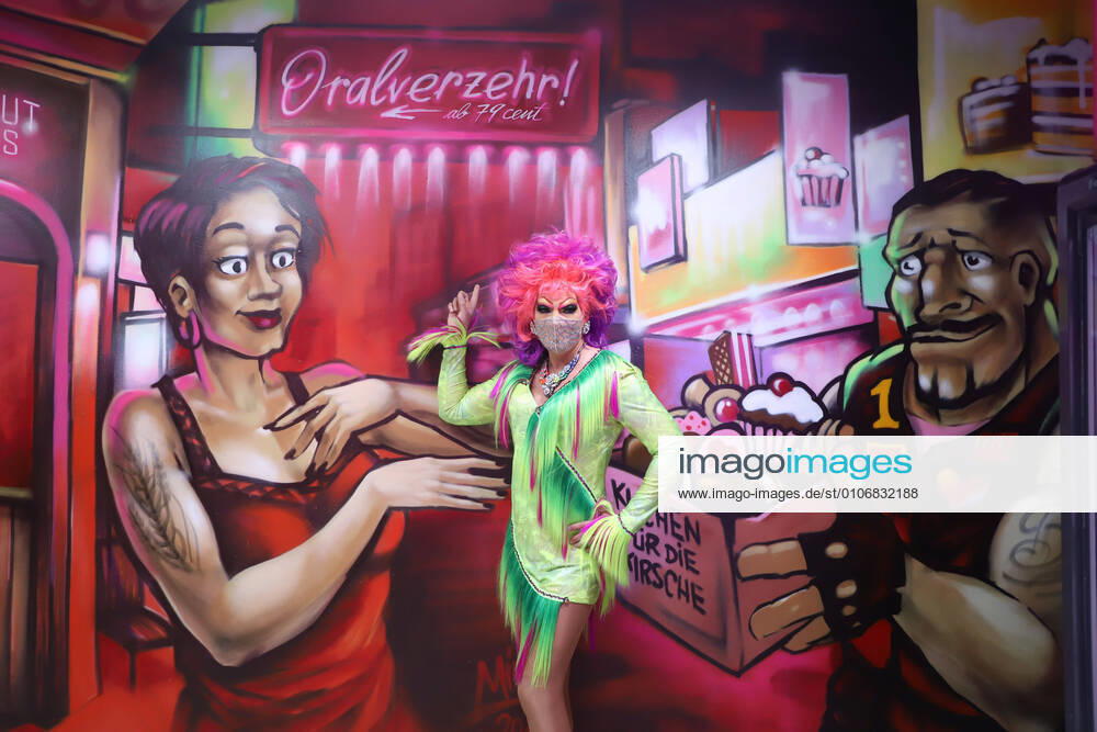 Hamburg the 17 11 2020 cult drag queen Oliv