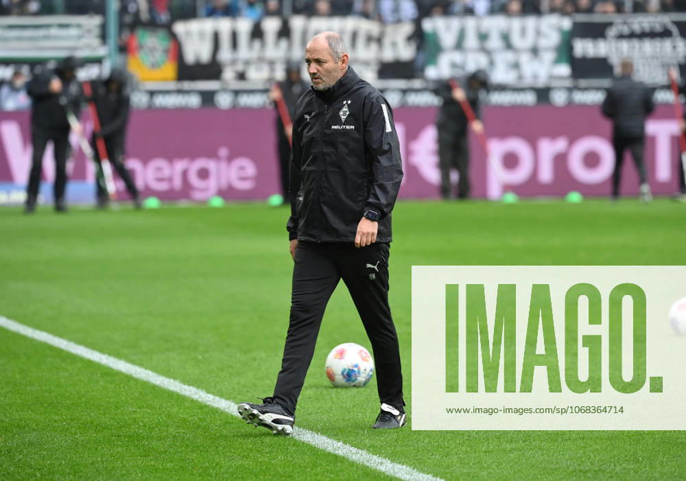 Co Trainer Oliver Neuville Borussia Moenchengladbach 25 10 2025, Football 1 Bundesliga, Season 2025 2026, 8 Matchday, Borussia Mönchengladbach FC Bayern Munich 0 3 DFL regulations prohibit any use of photographs as image sequences and or quasi video Moenchengladbach Borussia Park Nordrhein Westfalen Germany Team2