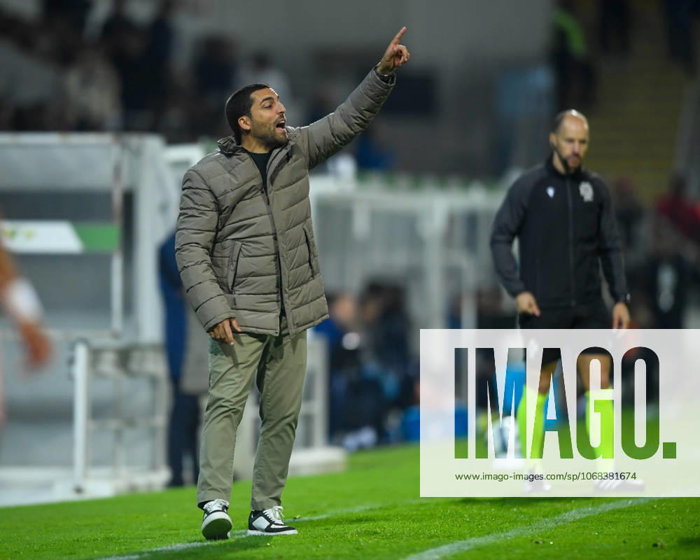 Moreirense FC v FC Porto - Primeira Liga VASCO BOTELHO da COSTA, head coach of Moreirense FC, reacts during the Liga Portugal Betclic 2025 26 match between Moreirense FC and FC Porto in Guimaraes, Portugal, on October 27, 2025, at Estadio Comendador Joaquim de Almeida Freitas Guimaraes Braga Portugal