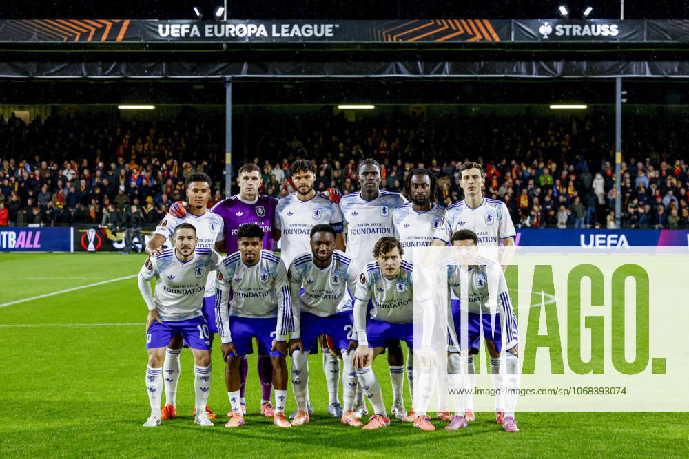 UEFA Europa League 2025 26 League Phase MD3 - Go Ahead Eagles vs Aston Villa FC team photo of Aston Villa FC, goalkeeper Emiliano Martínez of Aston Villa FC and Ian Maatsen of Aston Villa FC and Pau Torres of Aston Villa FC and Tyrone Mings of Aston Villa FC and Victor Lindelöf of Aston Villa FC and Lamare Bogarde of Aston Villa FC and Amadou Onana of Aston Villa FC and Jadon Sancho of Aston Villa FC and Emiliano Buendía of Aston Villa FC and Ollie Watkins of Aston Villa FC and Evann Guessand of Aston Villa FC during the UEFA Europa League 2025 26 League Phase MD3 match between Go Ahead Eagles and Aston Villa FC at the Stadion De Adelaarshorst in Deventer, Netherlands, October 23, 2025. Deventer Netherlands