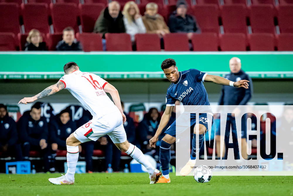 Football, 2025 2026 season, DFB Cup, WWK Arena Augsburg, 2nd round, FC Augsburg VfL Bochum, 28 10 2025 28 10 2025, Football, 2025 2026 season, DFB Cup, WWK Arena Augsburg, 2nd round, FC Augsburg VfL Bochum, f l 16 Cedric Zesiger FC Augsburg , 29 Farid Alfa Ruprecht VfL Bochum Photo Lucca Fundel Augsburg WWK Arena Bayern Germany