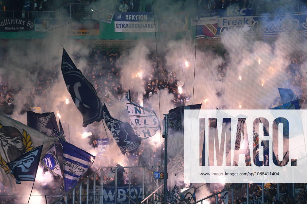 Soccer DFB Cup 2nd round Borussia Mönchengladbach Karlsruher SC on 28 10 2025 at Borussia Park in Mönchengladbach Karlsruher fans ignite Bengalos Pyro Pyrotechnics Flares Smoke bombs in the fan block DFB regulations prohibit any use of photographs as image sequences and or quasi video xRx