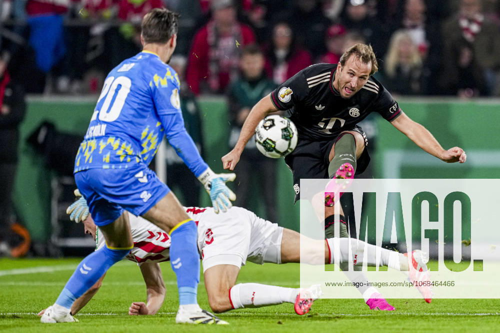 Harry Kane of Bayern Munchen shoots at goal and scores the second goal and passing the 1.FC Koln goalkeeper Ron-Robert Zieler during the DFB Cup match between 1. FC Koln and FC Bayern Munchen at RheinEnergieStadion on October 29, 2025 in Cologne, Germany. (Photo by Rene Nijhuis) SPO