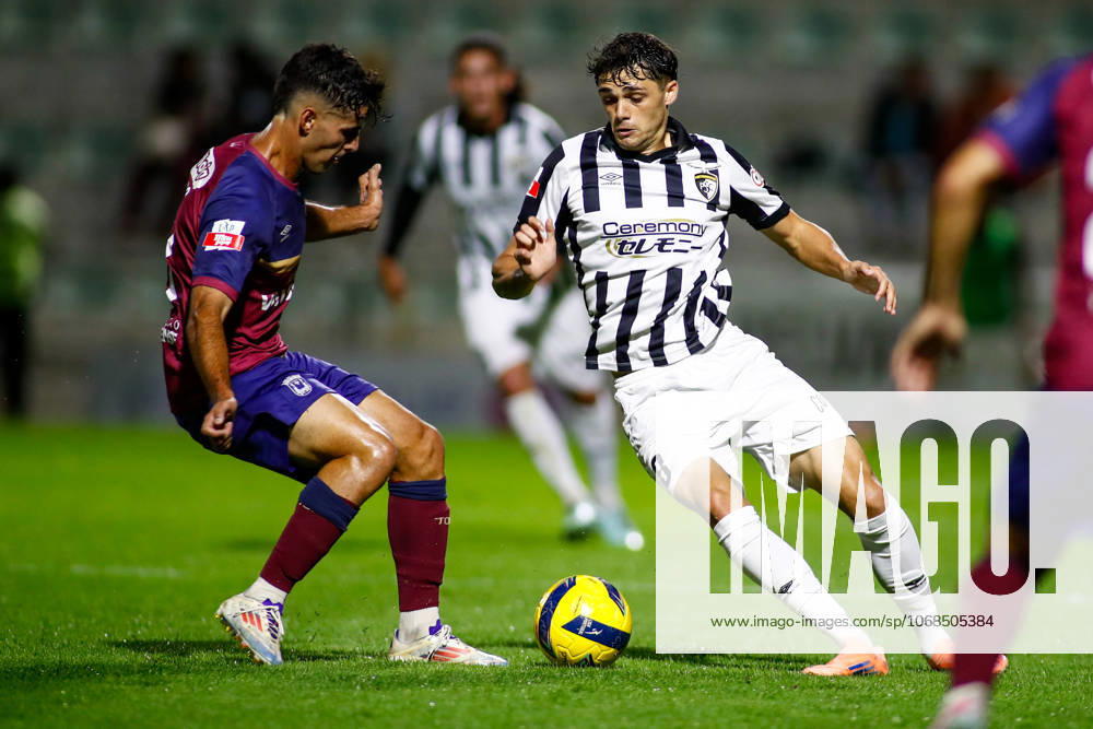 Liga Portugal 2: Portimonense - Torreense Portimao, Portugal - 30 10 2025: Liga Portugal 2 Meu Super 9th round match between SC Portimonense and SCU Torreense at Estadio Municipal de Portimao 8 Portimonense midfielder, Samuel Lobato cuts in with the ball Mandatory Credit: Toby Tande Avant Sports Agency Portimao Estadio Municipal de Portimao Portugal
