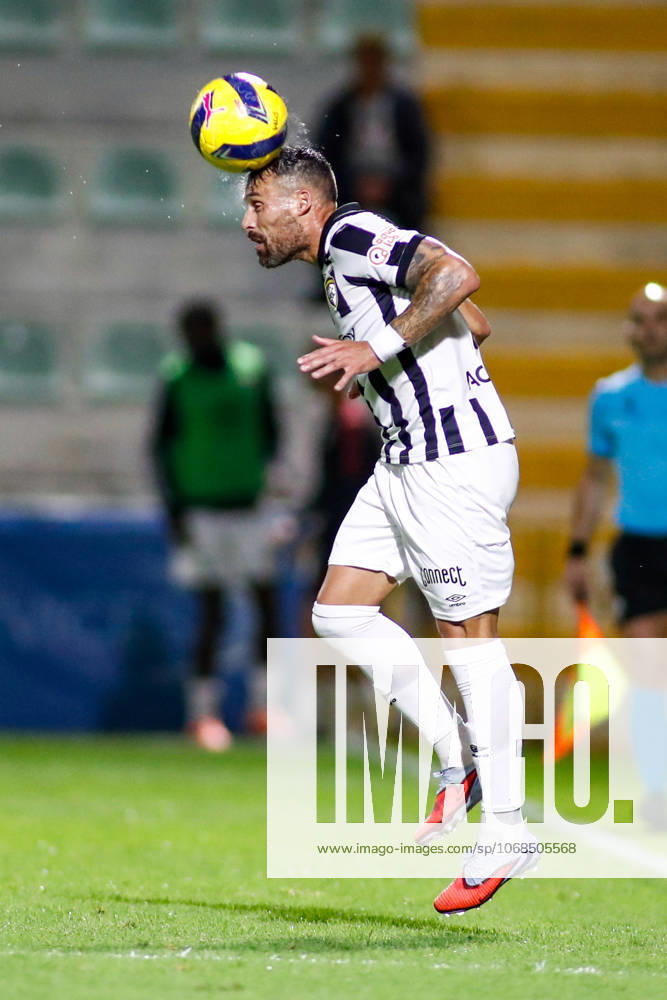 Liga Portugal 2: Portimonense - Torreense Portimao, Portugal - 30 10 2025: Liga Portugal 2 Meu Super 9th round match between SC Portimonense and SCU Torreense at Estadio Municipal de Portimao 17 Portimonense defender, Joao Reis with a header Mandatory Credit: Toby Tande Avant Sports Agency Portimao Estadio Municipal de Portimao Portugal