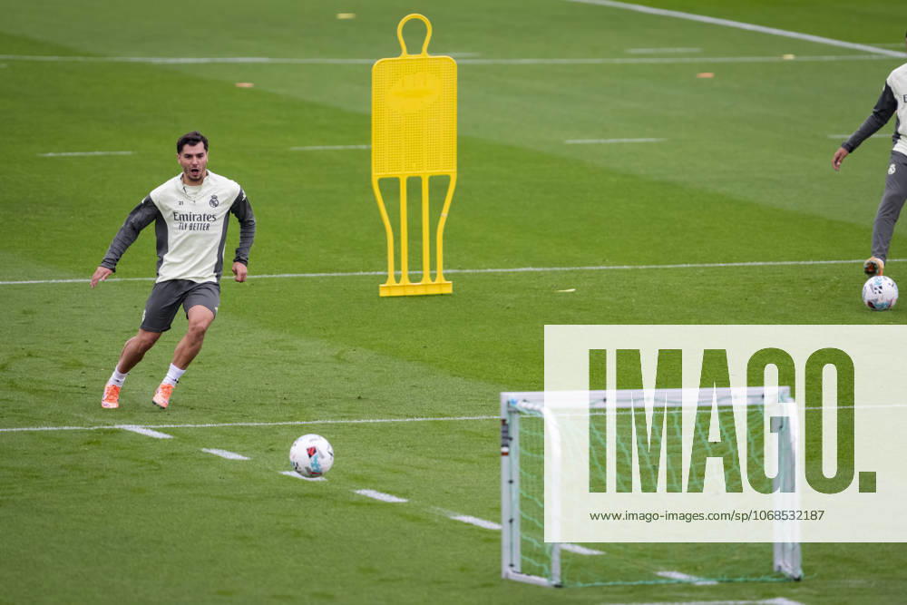 Real Madrid Training Session Brahim Diaz of Real Madrid is seen training during the Training Session ahead of their LaLiga EA Sports match against Valencia CF at Ciudad Real Madrid on October 31, 2025 in Madrid, Spain. Valdebebas Ciudad Real Madrid Madrid Spain