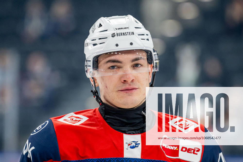 Justin Schuetz Adler Mannheim, 74 Portrait Portraet GER, EHC Red Bull Muenchen vs Adler Mannheim, Ice Hockey, DEL, Matchday 16, Season 2025 2026, 31 10 2025 GER, EHC Red Bull Muenchen vs Adler Mannheim, Ice Hockey, DEL, Matchday 16, Season 2025 2026, 31 10 2025 Muenchen