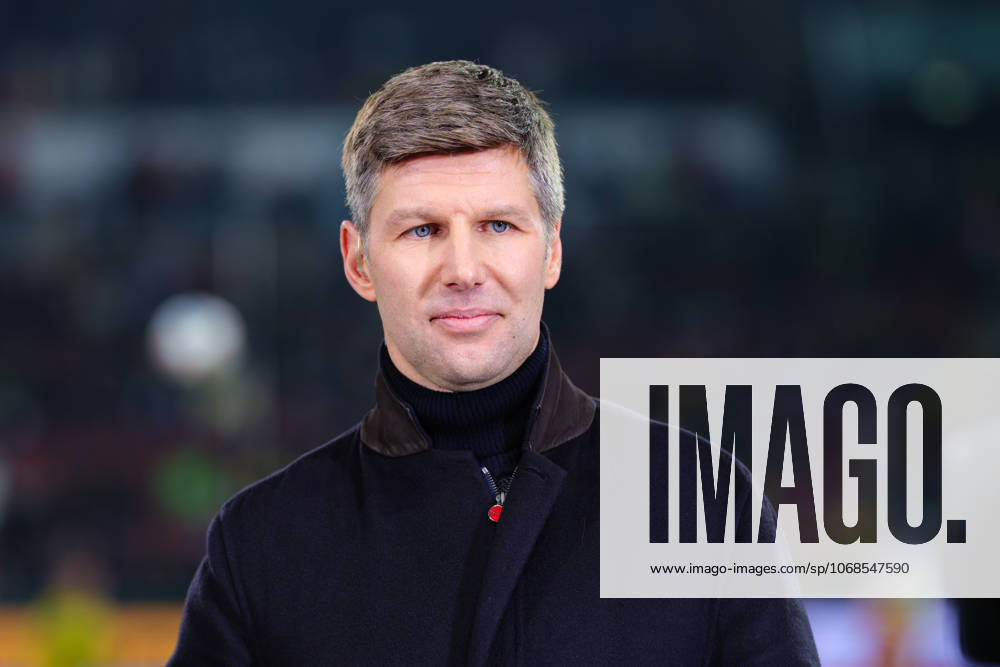 Thomas Hitzelsberger presenter at the match between FC Augsburg v Borussia Dortmund, Football, Men, Bundesliga, 2025 2026, 9 Matchday on 31 10 2025 in Augsburg, WWK Arena DFL and DFB regulations prohibit any use of photographs as image sequences and or quasi video Bayern Germany