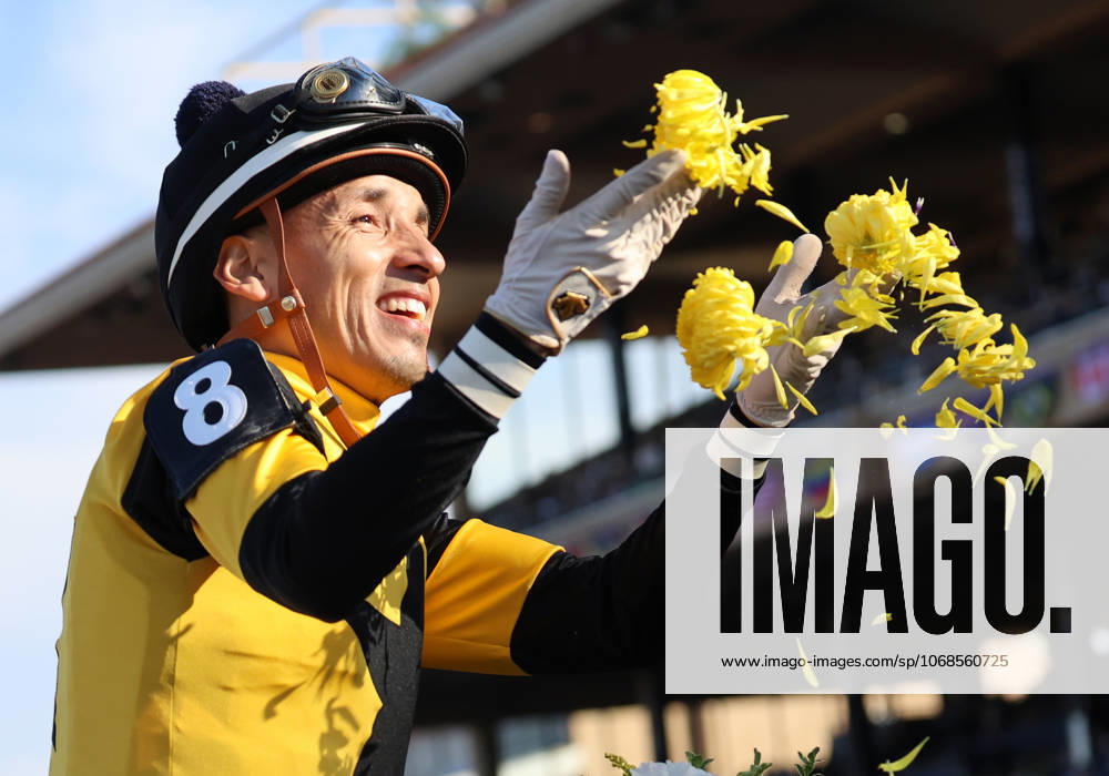 Hector Berrios celebrates on his way to the winners circle after winning the Breeders Cup Juvenile Fillies during the .42nd running of the Breeders Cup Championships at Del Mar, California. Friday, October 31, 2025 CAL202510312025114 MARKxABRAHAM