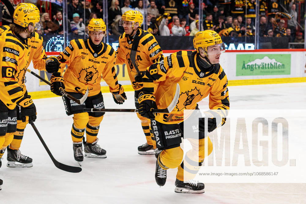 Skellefteas Oliver Okuliar celebrates after 0 1 during the ice hockey match in SHL between Örebro and Skelleftea on November 1, 2025 in Örebro