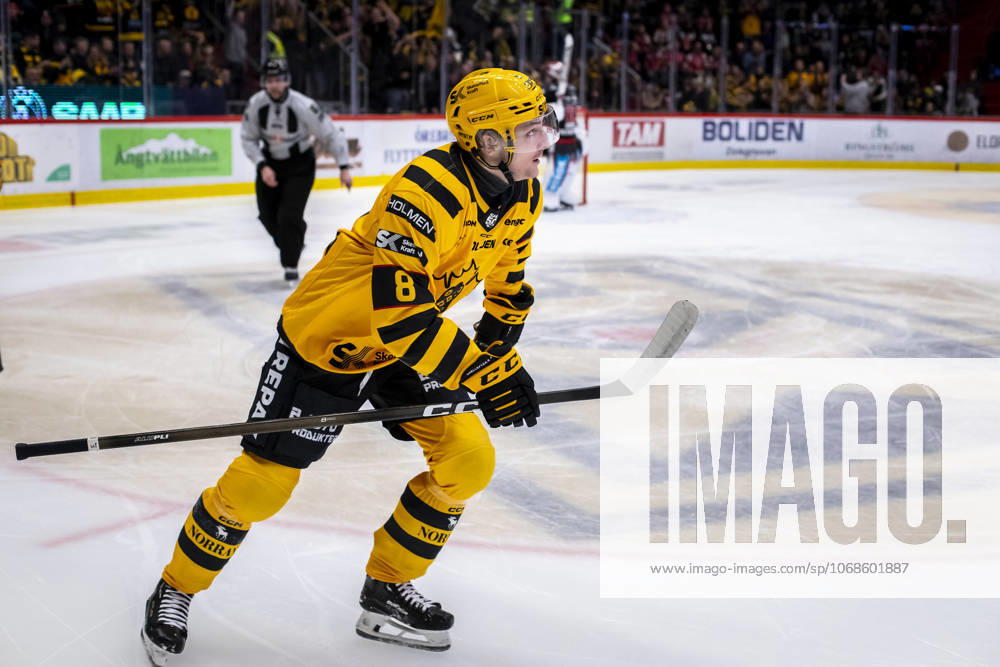 Skellefteas Oliver Okuliar celebrates after 0 1 during the ice hockey match in SHL between Örebro and Skelleftea on November 1, 2025 in Örebro