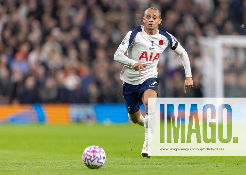 Tottenham Hotspur v Chelsea FC, Premier League, Football, The Tottenham Hotspur Stadium, London, UK - 01 Nov 2025 Xavi Simons of Tottenham Hotspur in action London The Tottenham Hotspur Stadium Tottenham GBR, UK NEWSPAPERS OUT