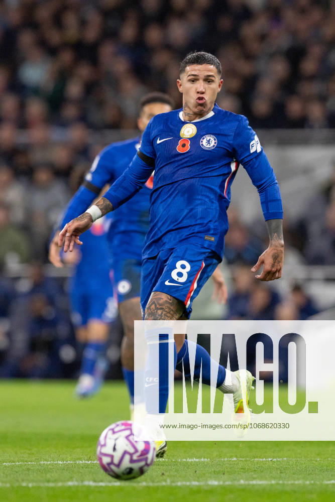 Tottenham Hotspur v Chelsea FC, Premier League, Football, The Tottenham Hotspur Stadium, London, UK - 01 Nov 2025 Enzo Fernandez of Chelsea FC in action London The Tottenham Hotspur Stadium Tottenham GBR, UK NEWSPAPERS OUT