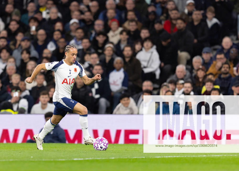 Tottenham Hotspur v Chelsea FC, Premier League, Football, The Tottenham Hotspur Stadium, London, UK - 01 Nov 2025 Xavi Simons of Tottenham Hotspur races up the wing London The Tottenham Hotspur Stadium Tottenham GBR, UK NEWSPAPERS OUT