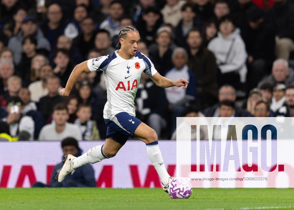 Tottenham Hotspur v Chelsea FC, Premier League, Football, The Tottenham Hotspur Stadium, London, UK - 01 Nov 2025 Xavi Simons of Tottenham Hotspur races up the wing London The Tottenham Hotspur Stadium Tottenham GBR, UK NEWSPAPERS OUT