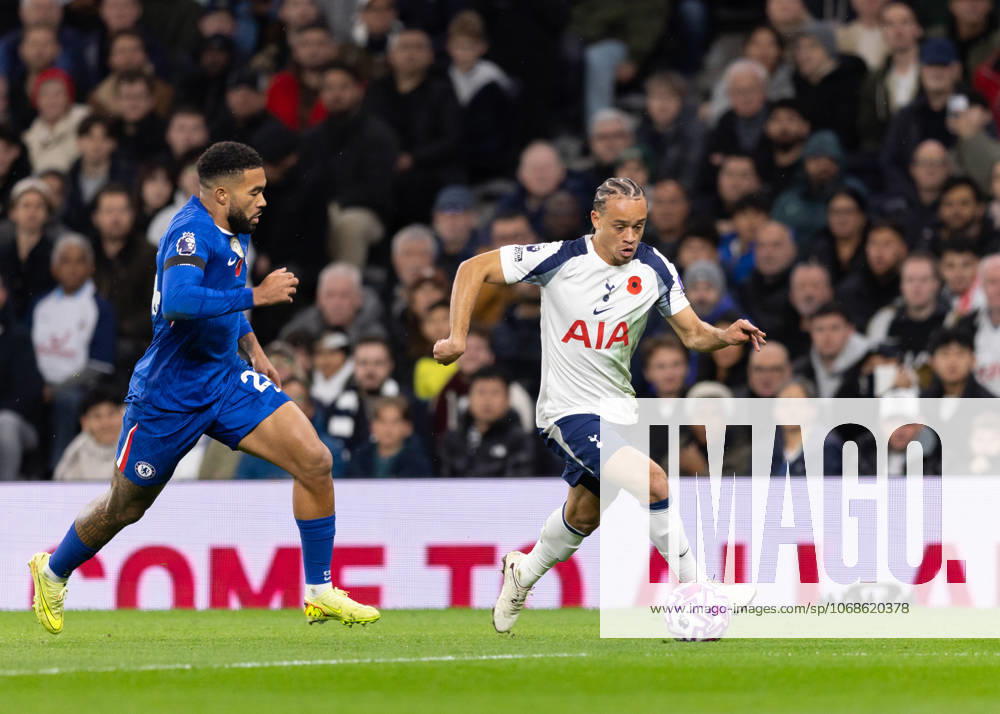 Tottenham Hotspur v Chelsea FC, Premier League, Football, The Tottenham Hotspur Stadium, London, UK - 01 Nov 2025 Xavi Simons of Tottenham Hotspur races up the wing London The Tottenham Hotspur Stadium Tottenham GBR, UK NEWSPAPERS OUT