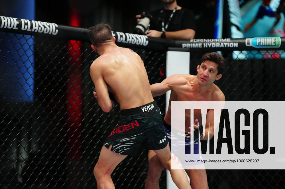 Las Vegas, Nv, Las Vegas, Nv, United States: Allan Nascimento and Cody Durden meet in the octagon for a 3-round bout at UFC Apex for UFC Fight Night - Garcia vs Onama on November 1, 2025 in Las Vegas, NV, United States. ( PxImages) Las Vegas, Nv United States - ZUMAp175 20251101_zsa_p175_023