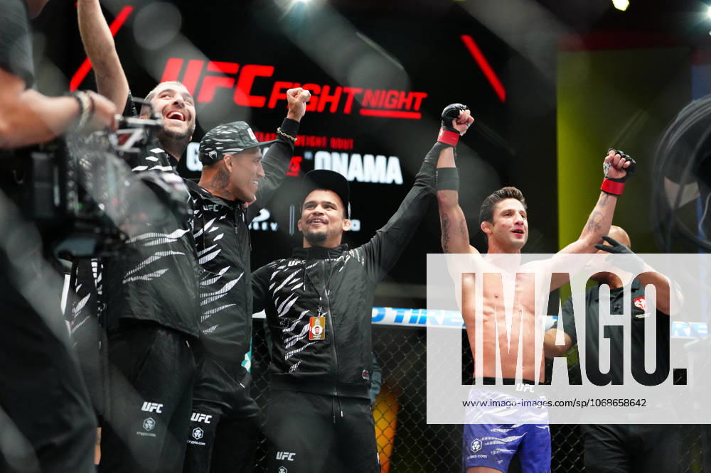 UFC Fight Night - Las Vegas Allan Nascimento and Cody Durden meet in the octagon for a 3-round bout at UFC Apex for UFC Fight Night - Garcia vs Onama on November 1, 2025 in Las Vegas, NV, United States. Photo by Louis Grasse PxImages ABACAPRESS.COM Las Vegas, NV LAS VEGAS, NV United States