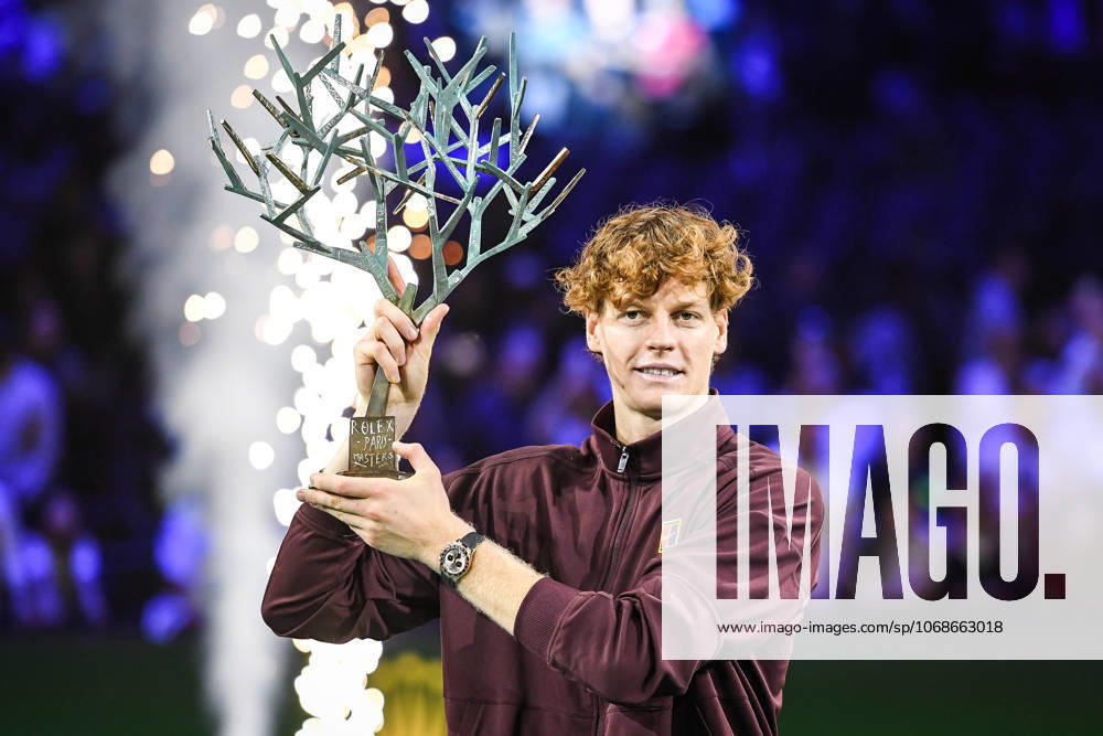Jannik SINNER of Italy celebrates his victory with the trophy during the seventh day of the Rolex Paris Masters 1000 tennis tournament at Accor Arena on November 02, 2025 in Nanterre near Paris, France. Nanterre France - ZUMAm308 20251102_zsp_m308_001
