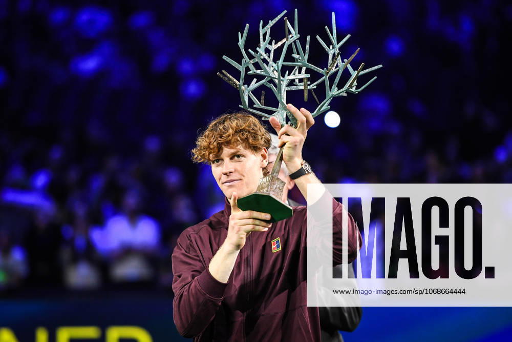 Jannik SINNER of Italy celebrates his victory with the trophy during the seventh day of the Rolex Paris Masters 1000 tennis tournament at Accor Arena on November 02, 2025 in Nanterre near Paris, France. Nanterre France - ZUMAm308 20251102_zsp_m308_009