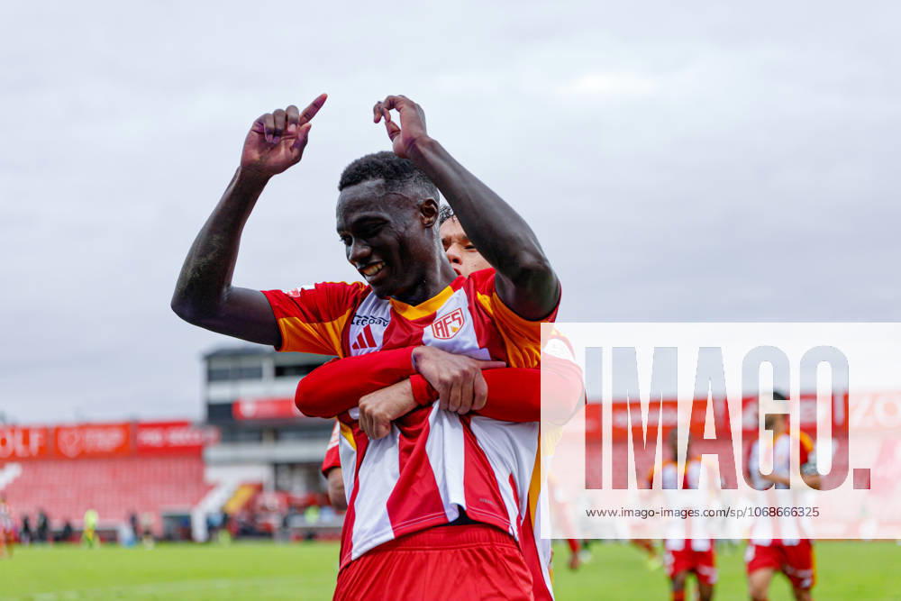 Sidi Bane and Diogo Spencer seen celebrating after scoring goal during Liga Portugal game between teams of AVS Futebol SAD and CD Tondela at Estadio do Desportivo das Aves (Bernardo Benjamim Ball Raw Images) Vila das Aves Estadio do Desportivo das Aves Portugal