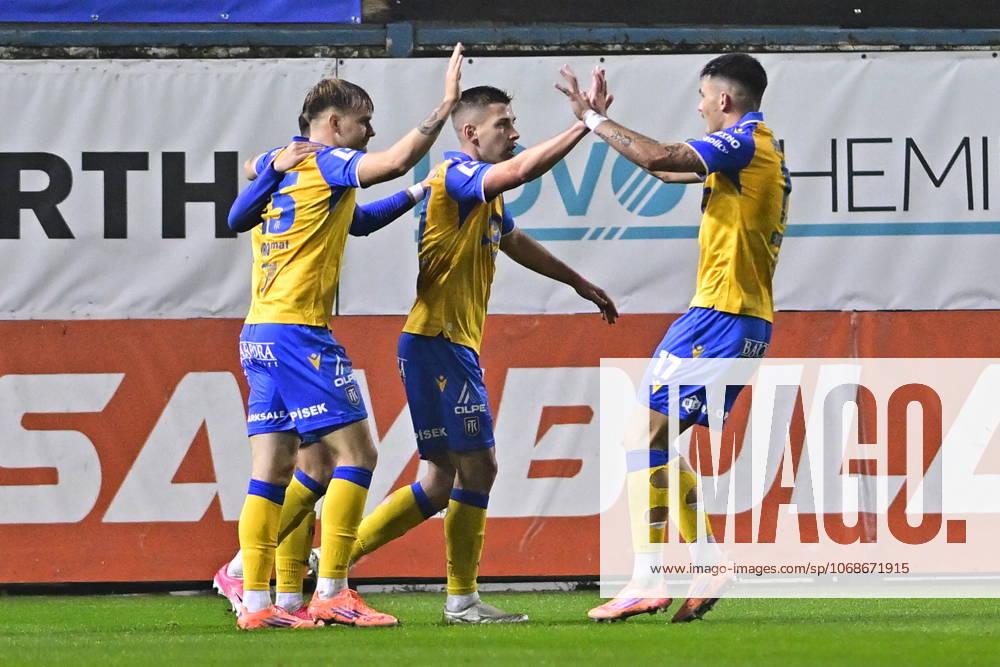 Utkani 14. kola prvni fotbalove ligy: FK Teplice - Viktoria Plzen, 2. listopadu 2025, Teplice. Hraci Teplic se raduji z golu. (CTKxPhoto OndrejxHajek) CTKPhotoP2025110205467 CTKPhotoP2025110205467