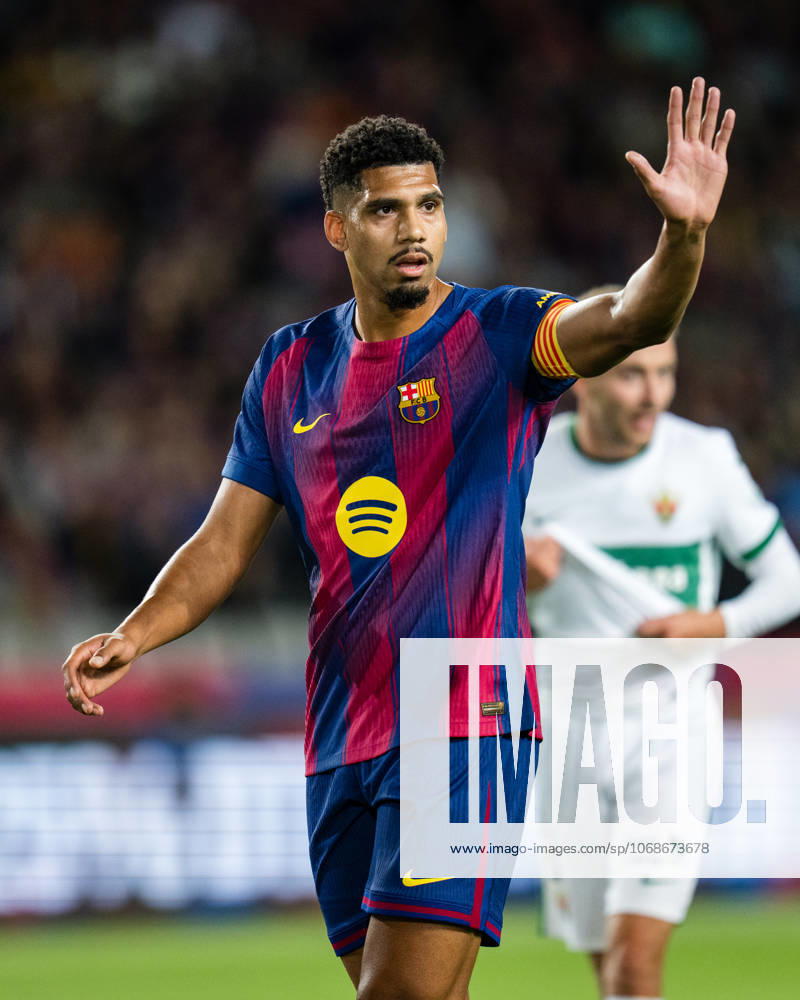 Spanish LaLiga EA Sports FC Barcelona, Barca v Elche CF in Barcelona, Spain. FC Barcelona player (4) Ronald Araujo reacts during LaLiga EA Sports match between FC Barcelona and Elche CF in Estadi Olimpic Lluis Companys, Barcelona, Spain, on November 2, 2025. Barcelona Estadi Olimpic Lluis Companys Barcelona Spain