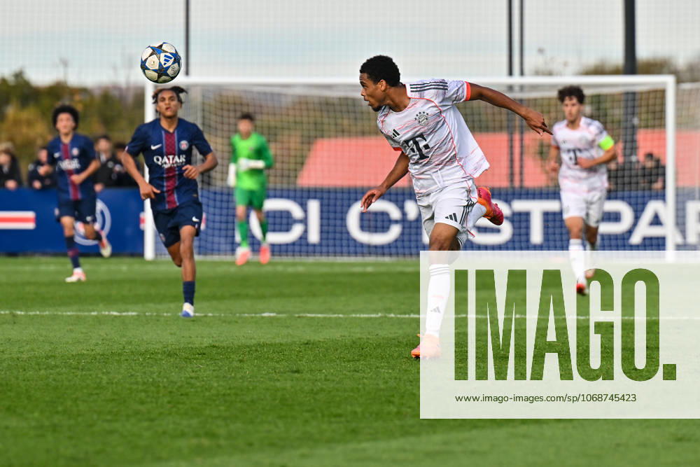 Uefa Youth League Paris Saint Germain U19 FC Bayern Munich U19 04 11 2025 PARIS, FRANCE 4 NOVEMBER on the ball Chivano WIJKS FCB Bayern Munich U19 2 during the league match between Paris Saint Germain U19 and FC Bayern Munich U19 on matchday 4 of the UEFA Youth League at PSG Campus on 04 11 2025