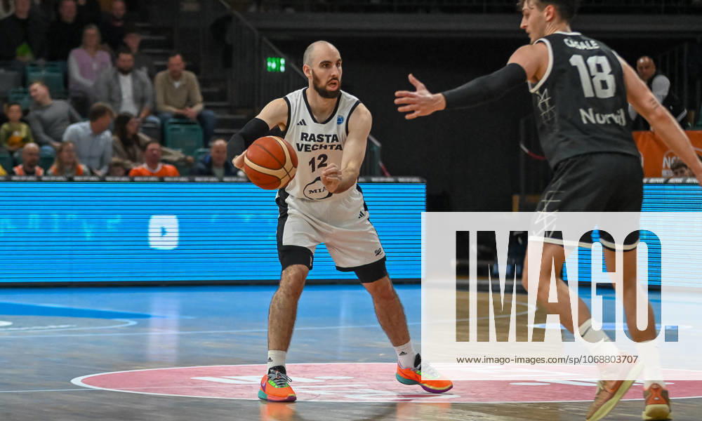 Tommy Kuhse RASTA Vechta, 12 on the ball RASTA Vechta vs CS Valcea 1924, FIBA Europe Cup, Matchday 4, Season 2025 2026, 05 11 2025, RASTA Vechta vs CS Valcea 1924, FIBA Europe Cup, Matchday 4, Season 2025 2026, 05 11 2025 Vechta