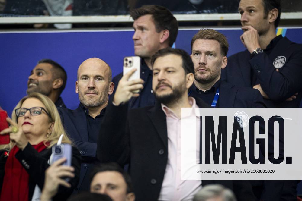 AMSTERDAM (l-r) Ajax technical director Alex Kroes, Ajax Director of Football Marijn Beuker during the UEFA Champions League match between AFC Ajax and Galatasaray SK at the Johan Cruijff ArenA on November 5, 2025, in Amsterdam, Netherlands. ANP KOEN VAN WEEL UEFA Champions League Matchday 4 2025-2026 ANPxSportx IVx 541331562 originalFilename: 541331562