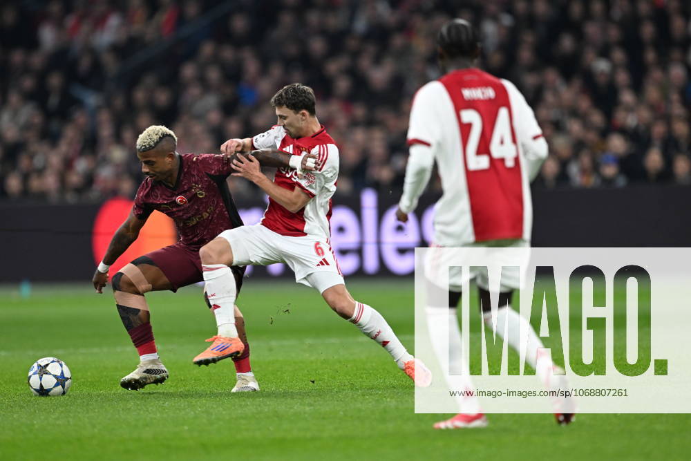 Ajax v Galatasaray - UEFA Champions League AMSTERDAM, NETHERLANDS - NOVEMBER 05: Mario Lemina (99) of Galatasaray in action against Youri Regeer (6) of Ajax during the UEFA Champions League week 4 football match between Ajax and Galatasaray at Johan Cruijff Arena in Amsterdam, Netherlands on November 05, 2025. Halil Sagirkaya Anadolu Amsterdam Netherlands. Editorial use only. Please get in touch for any other usage.
