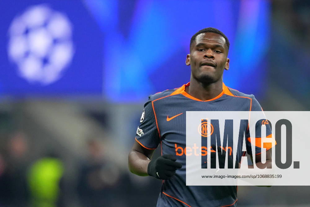 Inter Milan s Ange-Yoan Bonny during the Uefa Champions League soccer match between Inter and Kairat at the San Siro Stadium in Milan , north Italy - Wednesday , November 5 , 2025. - Soccer .
