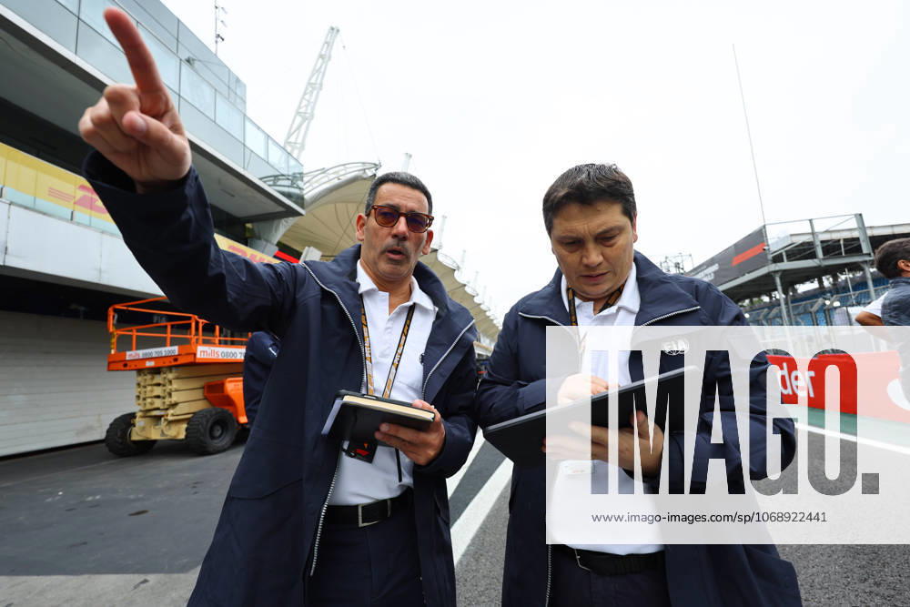 Autodromo Jose Carlos Pace, Interlagos, Formula 1 MSC Cruises Grande Premio de Sao Paulo 2025 , im Bild FIA Renndirektor Rui Marques und FIA Sportdirektor Tim Malyon schauen sich die Strecke in Interlagos an. (Photo by Hasan Bratic DeFodi Images) 05 11 2025, Autodromo Jose Carlos Pace, Interlagos, Formula 1 MSC Cruises Grande Premio de Sao Paulo 2025 , in the picture FIA Race Director Rui Marques and FIA Sport Director Tim Malyon take a look at the track in Interlagos Photo by Hasan Bratic DeFodi Images