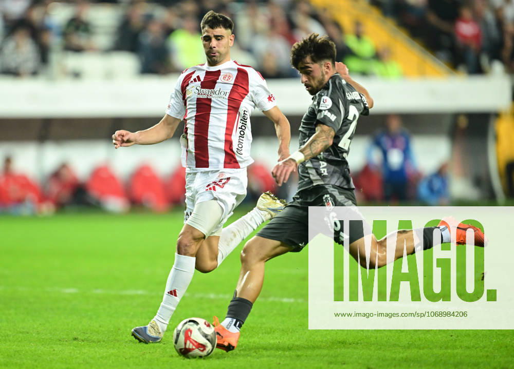 Hesap.com Antalyaspor v Besiktas - Turkish Super Lig ANTALYA, TURKIYE - NOVEMBER 8: Jota Silva (R) of Besiktas in action during the Turkish Super Lig week 12 match between Hesap.com Antalyaspor and Besiktas at Corendon Airlines Park Antalya Stadium in Antalya, Turkiye, on November 8, 2025. Orhan Cicek Anadolu Antalya Turkey. Editorial use only. Please get in touch for any other usage.