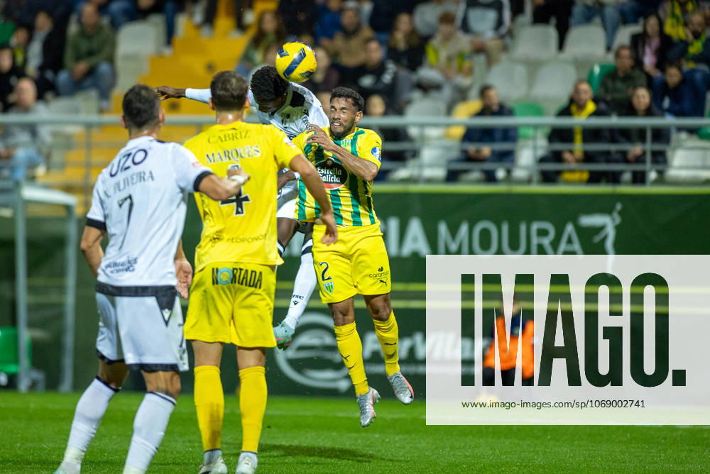 FOOTBALL - Tondela 0 vs Vitória SC Guimarães 1, round 11 of Liga Portugal, 2025 26. João Cardoso Stadium, in Tondela,Viseu, Portugal. Saturday, 08 11 2025. Bebeto (02) Tondela, Beni (16) Vitória SC Guimarães. TONDELA VISEU PORTUGAL ESTÁDIO JOÃO CARDOSO