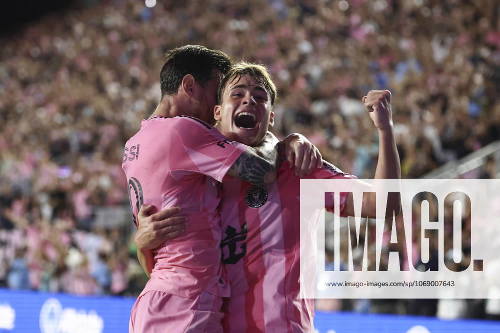 FT. LAUDERDALE, FL - NOVEMBER 08: Inter Miami forward Mateo Silvetti (24) celebrates his assist to Messis second goal of the first half during game three of the first round playoff patch between Nashville SC and Inter Miami CF on Saturday, November 8, 2025 at Chase Stadium in Fort Lauderdale, FL. (Photo by Peter Joneleit Icon Sportswire) SOCCER: NOV 08 MLS, Fussball Herren, USA Cup Playoffs Inter Miami CF vs Nashville SC Icon251108091