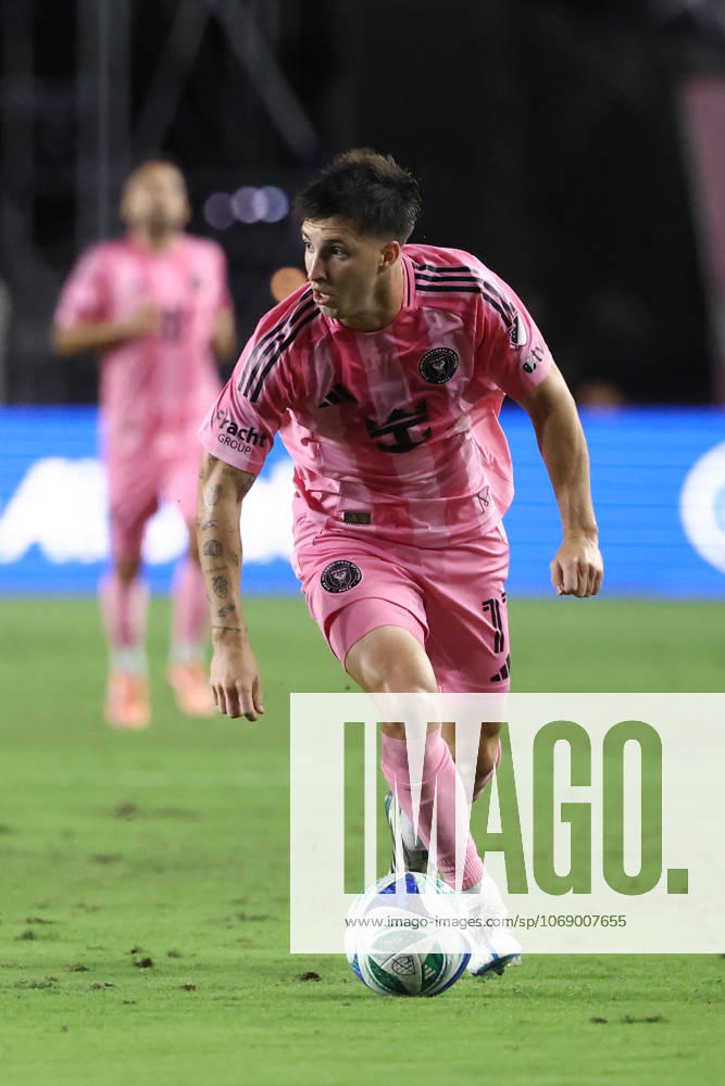 FT. LAUDERDALE, FL - NOVEMBER 08: Inter Miami midfielder Baltasar Rodriguez (11) attacks with the ball in the first half during game three of the first round playoff patch between Nashville SC and Inter Miami CF on Saturday, November 8, 2025 at Chase Stadium in Fort Lauderdale, FL. (Photo by Peter Joneleit Icon Sportswire) SOCCER: NOV 08 MLS, Fussball Herren, USA Cup Playoffs Inter Miami CF vs Nashville SC Icon251108099