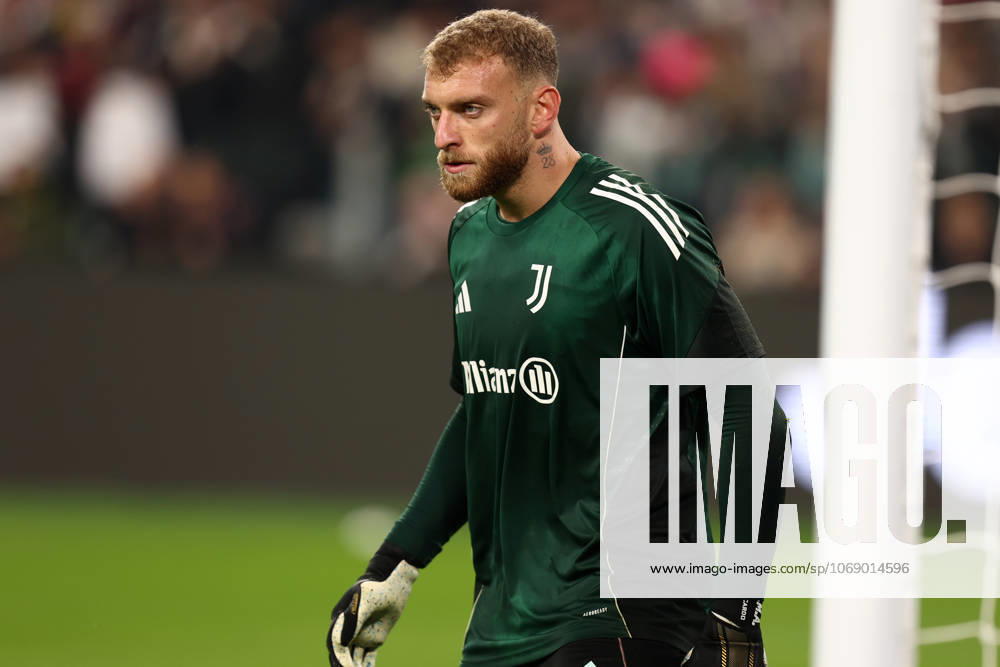Michele Di Gregorio (Juventus Fc) warm up, Serie A, Juventus FC v Torino Fc, Allianz Stadium, November 8, 2025, Turin, Italy.