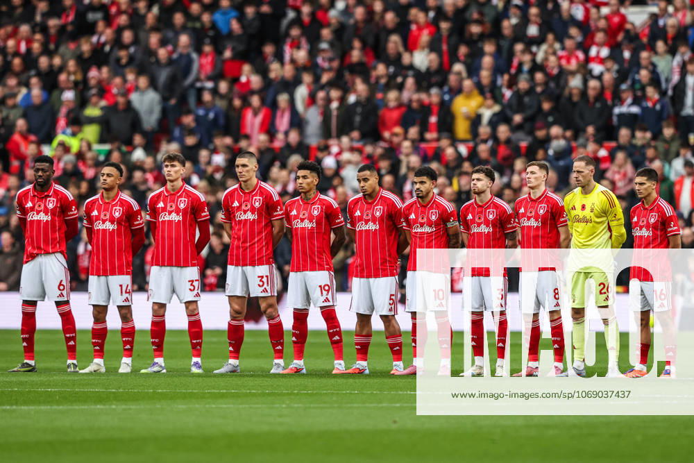 Premier League Nottingham Forest v Leeds United Nottingham Forest players during a minutes silence for Remembrance Day during the Premier League match Nottingham Forest vs Leeds United at City Ground, Nottingham, United Kingdom, 9th November 2025 (Photo by Alfie Cosgrove News Images) Nottingham City Ground Nottinghamshire United Kingdom