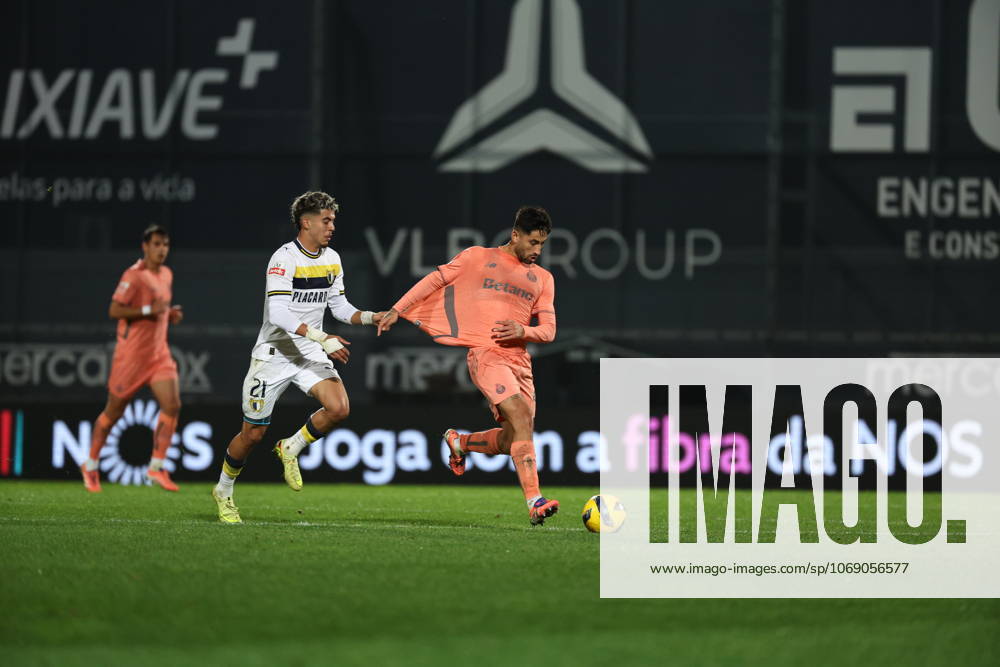 Alan Varela (FC Porto) in action during the match between FC Famalicao and FC Porto, valid for Liga Portugal Betclic 2025 26 at Est‡dio Municipal de Famalicao das Aves on 9 November 2025. Famalicao Estadio Municipal de Famalicao Famalicao Portugal
