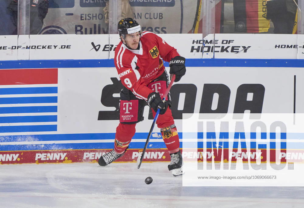 Leon Gawanke of Germany during the match GERMANY - SLOVAKIA 3-0 DEB Ice hockey, Eishockey DEUTSCHLAND CUP in Landshut, Germany, November 9, 2025, Season 2025 2026.