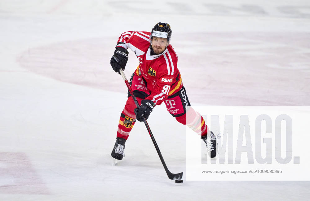Moritz Müller, Mueller of Germany during the match GERMANY - SLOVAKIA 3-0 DEB Ice hockey, Eishockey DEUTSCHLAND CUP in Landshut, Germany, November 9, 2025, Season 2025 2026.